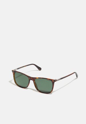 Schildpatt-Sonnenbrille mit grünen Gläsern, rechteckigem Rahmen, metallischen Akzenten an den Bügeln und glänzender Oberfläche. Leichtes und elegantes Design.