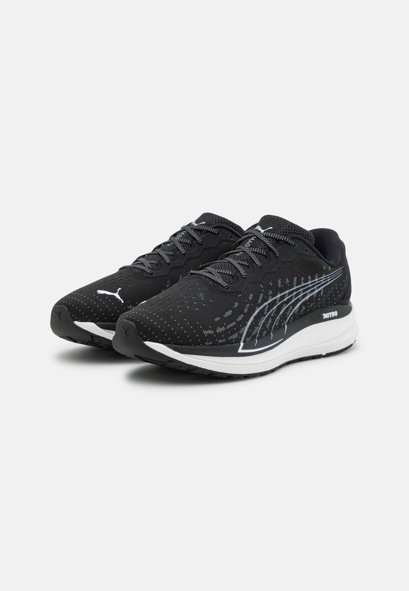 Herren Sportbekleidung | Puma MAGNIFY NITRO Laufschuh Neutral black/castlerock/white/schwarz - PS73237 Herren Sportbekleidung | Puma MAGNIFY NITRO Laufschuh Neutral black/castlerock/white/schwarz - PS73237