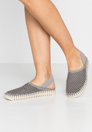 Gray slip-on shoes with open back, textured mesh upper, and white rubber sole featuring a wavy pattern. Lightweight and breathable design.