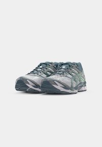 ASICS SportStyle GEL CUMULUS 16 UNISEX - Športni copati - white/ironclad