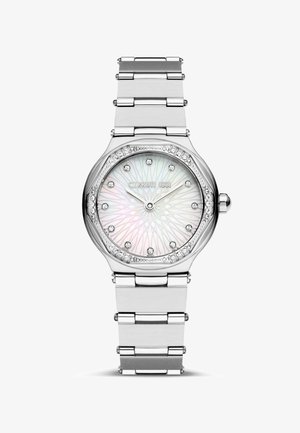 Reloj octagonal plateado con una esfera de nácar, marcadores de hora de cristal y una pulsera metálica con eslabones pulidos.