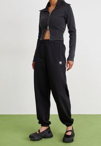 adidas Originals Träningsbyxor - black