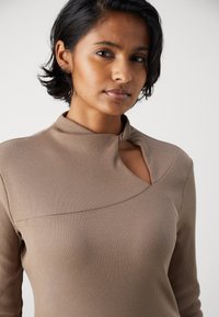 Gestuz DREW KNOT - Langarmshirt - shitake