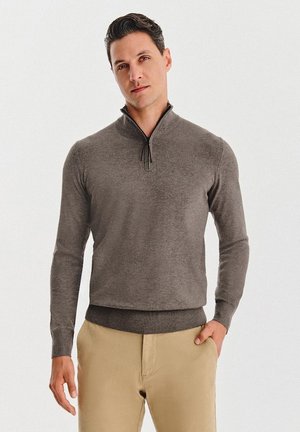 - Sweter