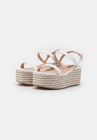 Patrizia Pepe Sandály na platformě - beige