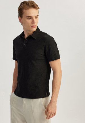 - Koszulka polo