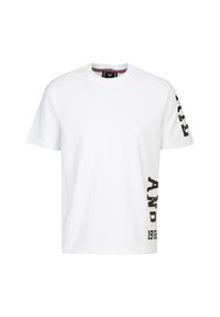 Witte katoenen t-shirt met korte mouwen, met zwarte tekstgraphics op de linker mouw en de onderkant van de voorkant. Klassiek ronde hals ontwerp.