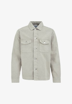 Giacca di jeans grigia chiara con chiusura a bottoni, due tasche sul petto e colletto appuntito; dotata di bottoni argentati e maniche lunghe.