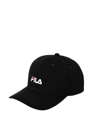 Casquette de baseball noire avec une visière courbée, des panneaux cousus et un logo FILA blanc avec détail rouge sur le côté avant gauche.