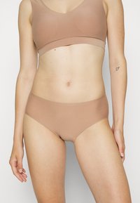 Chantelle - SOFT STRETCH SHORTY - Klasični kroj - hellbraun Miniaturna slika 1