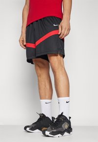 Nike Performance ICON SHORT - Korte sportsbukser - black/university red/white