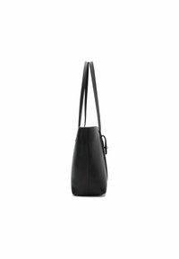 Schwarze Leder-Tote mit weicher Textur, dreieckiger Form, zwei flachen Griffen und einem kleinen seitlichen Detail zum Verschließen.