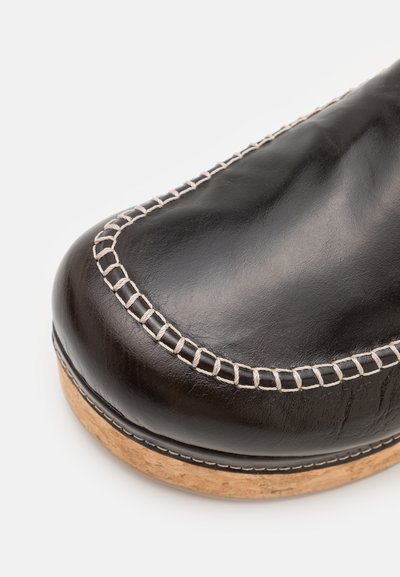 Rejina Pyo MAYA - Mules med hæl - forest