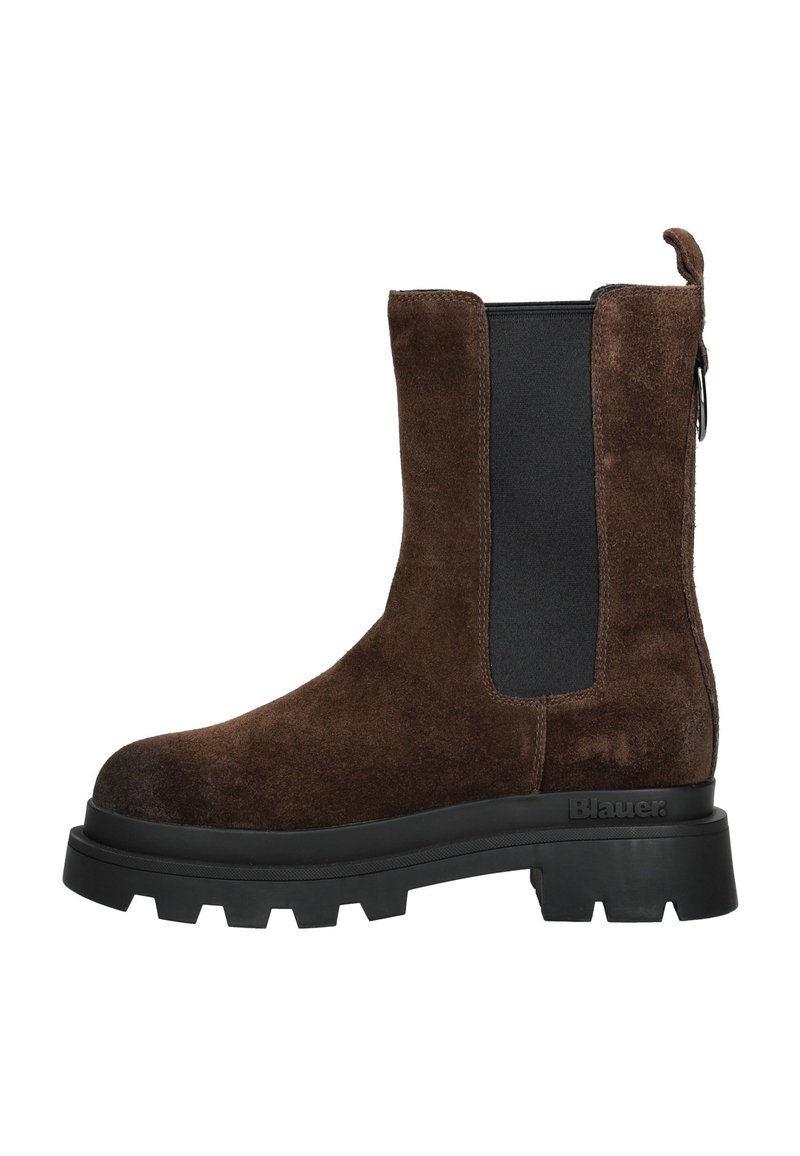 Botín de ante marrón hasta el tobillo con paneles laterales elásticos, una lengüeta y una suela de goma negra gruesa. Cuenta con un logo sutil en la suela.