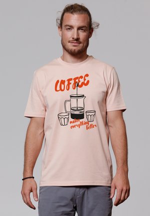 COFFEE MAKES EVERYTHING BETTER - T-shirt imprimé - fraiche peche