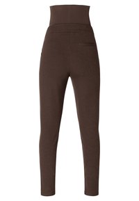 Braune, hochgeschnittene Leggings aus weichem Stoff, mit glatter Textur, elastischem Bund und einer kleinen Seitentasche.