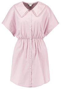 Vestito rosa a maniche corte con ampio colletto con bordo in pizzo, chiusura con bottoni frontale, vita elastica e texture del tessuto morbida.