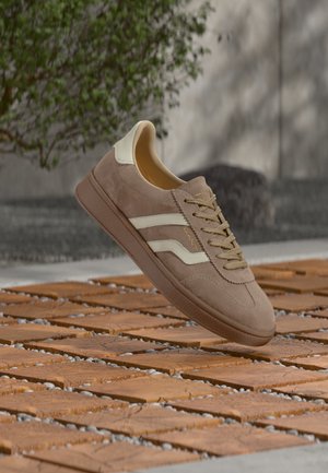 GANT, CUZIMA - Αθλητικά παπούτσια - desert brown/ off white