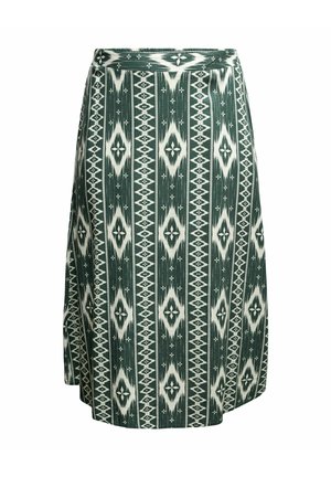 Groene en witte knielange rok met verticale geometrische diamant- en streeppatronen op een effen achtergrond.