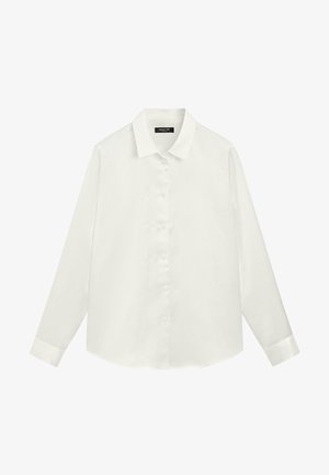Witte blouse met lange mouwen, knoopsluiting, klassieke kraag en manchetten, effen ontwerp, plat weergegeven op een witte achtergrond.