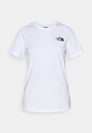 Hvid bomulds T-shirt med korte ærmer, som har et lille sort logo på venstre brystområde. Klassisk crew neckline og afslappet pasform.