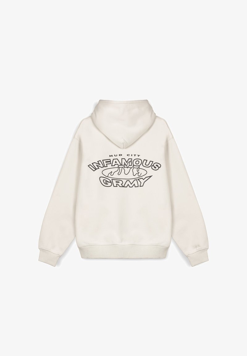 Crème hoodie met een trekkoord bij de capuchon, geribde manchetten en onderkant. Heeft een gedurfde zwarte grafische tekstontwerp op de achterkant: "MUD CITY INFAMOUS GRMY."