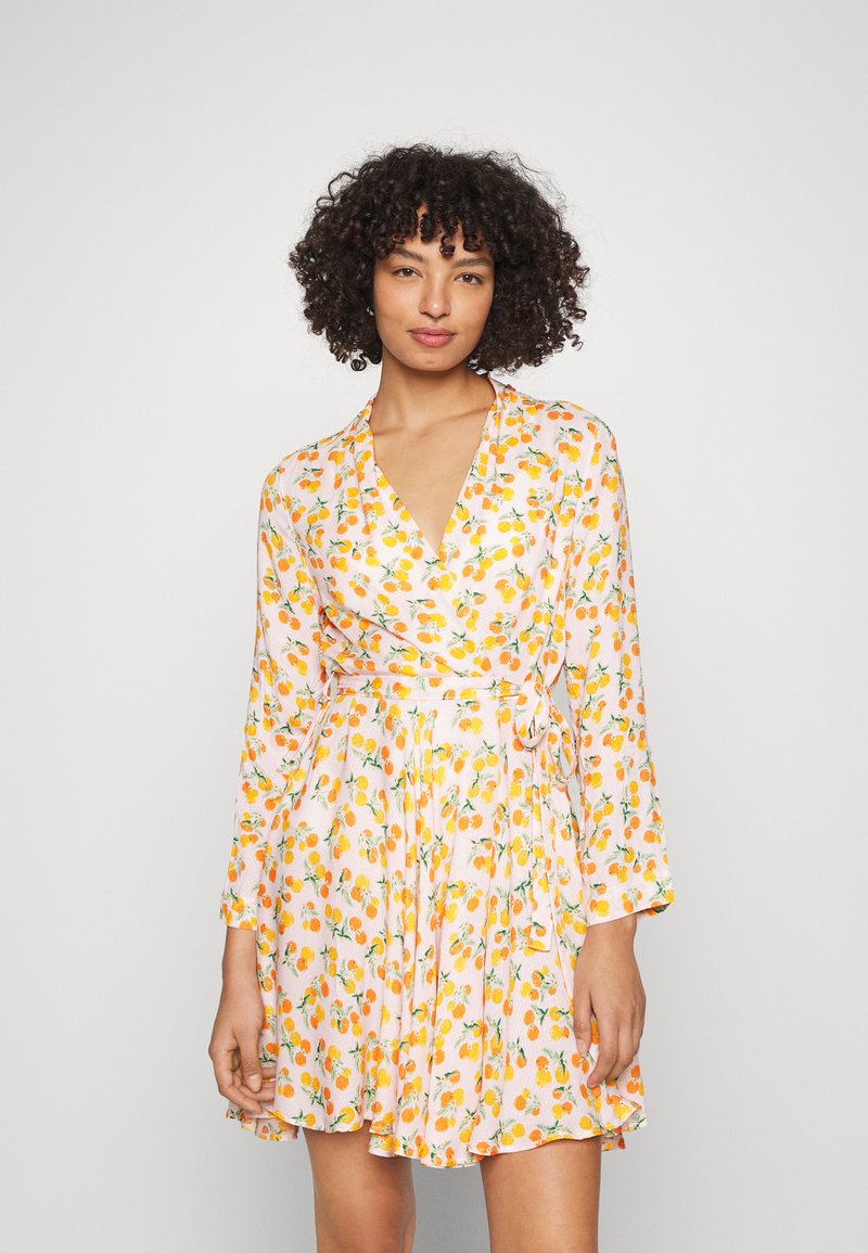 Free People WORTH IT ROBE Dressing gown grapefruit combo/pink