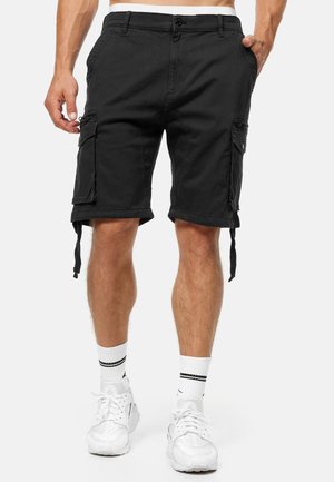 Shorts cargo noirs en coton, avec poches latérales, ourlets ajustables avec liens, et une poche zippée sur la gauche.