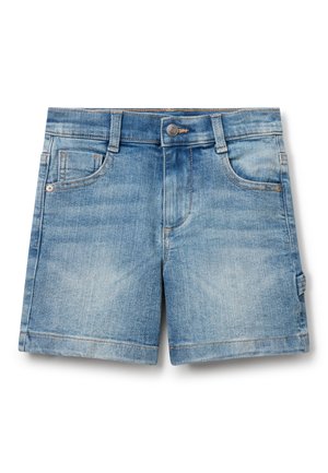 Denimshorts in lichtblauwe wassing, met een klassiek ontwerp met vijf zakken, een bovenste knoopsluiting en zichtbare stikseldetails.