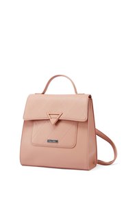 Zaino imbottito rosa con chiusura a pattina, dettagli a triangolo e una piccola tasca frontale. Realizzato in materiale sintetico liscio. Spallacci regolabili.