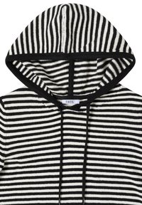 Gestreepte hoodie met een zwart-wit patroon, voorzien van een capuchon met trekkoord, geribbelde manchetten en een label met de tekst "CECIL." Zachte stoftextuur.