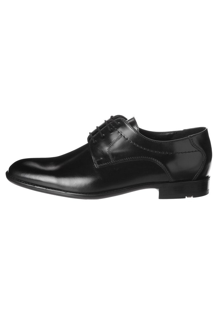 Scarpa da dress in pelle nera con una finitura liscia, design con lacci e punta arrotondata. Presenta cuciture sottili e un tacco basso.