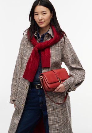 Tommy Hilfiger, LIBRE FLAP - Handtasche - red