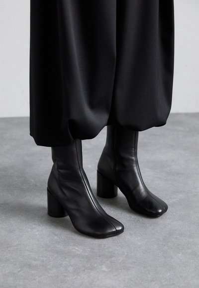 MM6 Maison Margiela Højhælede støvletter - black