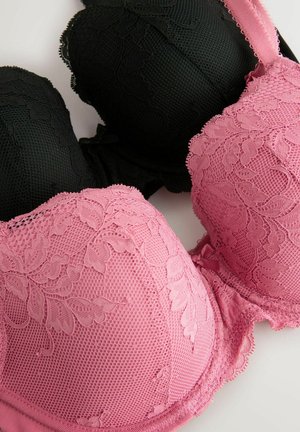 Duonos liemenėlės, viena juoda ir viena rožinė. Abi turi nėrinių detales, tinklelio audinį ir banguotas kraštines su dekoratyvinėmis petnešėlėmis.