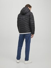 Jack & Jones JJEHERO PUFFER HOOD - Zimní bunda - black