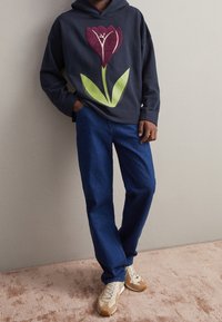 sandro Bluza z kapturem