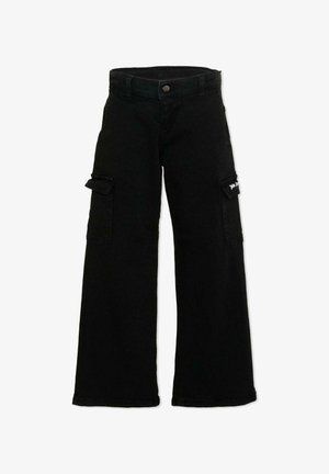 Czarne, szerokie spodnie typu cargo z bocznymi klapkami kieszeni i zapięciem na guziki w pasie, wykonane z denimu.