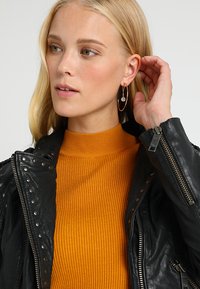 Maze TITANA - Skinnjacka - vintage black