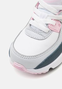 Nike Sportswear AIR MAX 90 EASYON - Sportbačiai - white/wolf grey/pink foam/armory navy