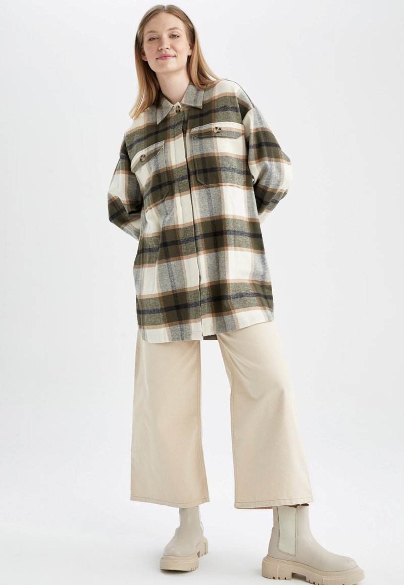 DeFacto Overhemdblouse donkergroen DeFacto Overhemdblouse donkergroen