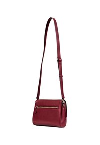 Borsa a tracolla rossa in pelle con finitura testurizzata, una tracolla regolabile singola e una tasca frontale con cerniera. Forma rettangolare compatta.