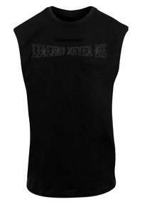 Mustamata mütsita t-särk ümmarguse kaeluse ja musta värviga. Ees on suured, stiilsed tähed "LEGENDS NEVER DIE". Pehme puuvillane tekstuur.
