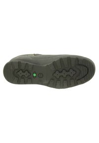 Dunkelgraue Schuhsohle mit strukturiertem schwarzen Gummiprofil. Verfügt über ein glattes Obermaterial mit horizontaler Naht und einem eingearbeiteten Logo in der Nähe der Ferse.