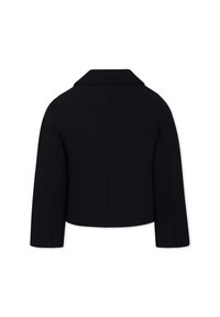 Giacca nera accorciata con collo a rever, maniche a tre quarti e una texture liscia dal design pulito e minimalista.