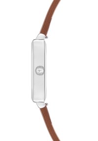 Silbernes rechteckiges Uhrengehäuse mit einem braunen Lederarmband. Verfügt über eine kreisförmige Krone an der Seite mit einem Kreuzmuster. Glatte metallische Oberfläche.
