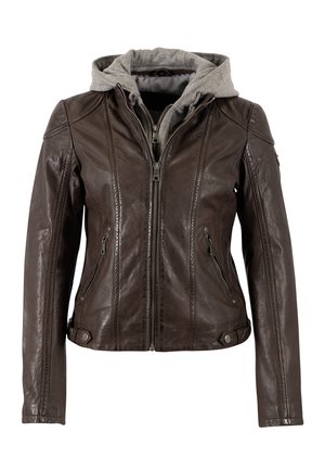 Braune Lederjacke mit Frontreißverschluss, seitlichen Reißverschlusstaschen und angenähter grauer Stoffkapuze, präsentiert vor weißem Hintergrund.