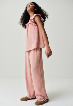 THE SET, REGULAR FIT - 2 PIECE SHORT FRILL SLEEVE TOP AND WIDE LEG TROUSERS SET - Trousers - pink