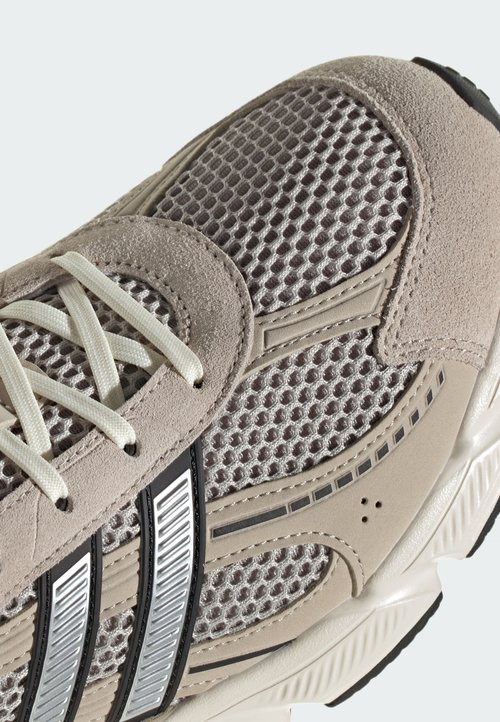 adidas SPORTSWEAR TECHNOCHAOS 2000 SHOES - Trainers - light brown/silver-coloured/beige — photo 7