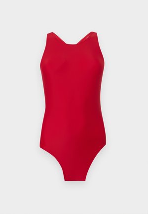 Maillot de bain une pièce rouge avec larges bretelles et coupe haute sur fond neutre.